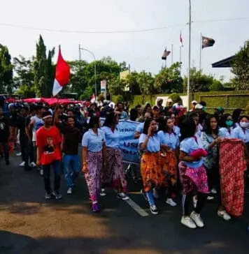 Peringati Kesaktian Pancasila, MPD Long March Membawa Merah Putih Raksasa