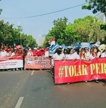 Massa Demonstran Desak Jokowi Tidak Keluarkan Perppu KPK