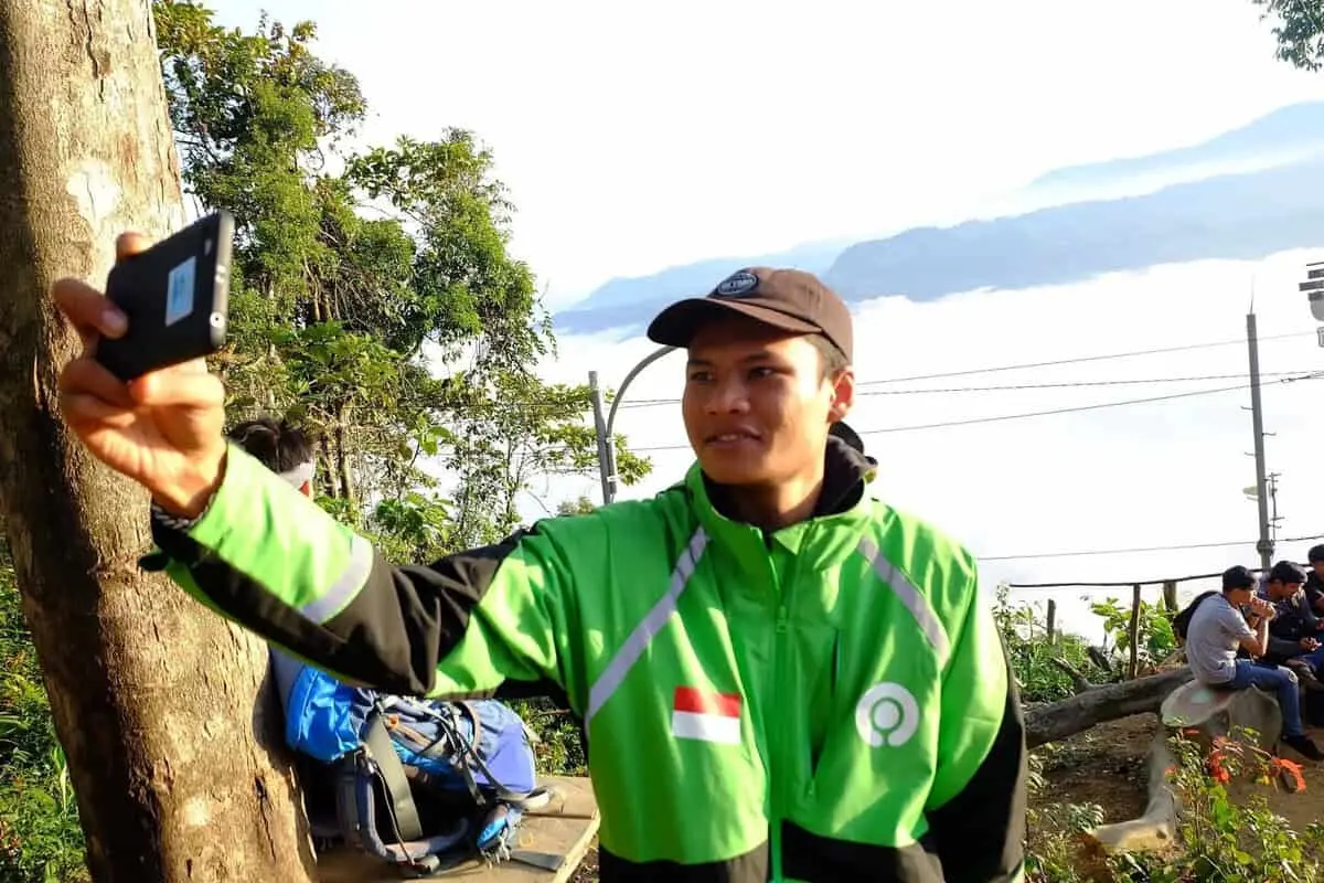 Telkomsel Hadirkan Digital Experience Negeri di Atas Awan Telkomsel Hadirkan Digital Experience Negeri di Atas Awan