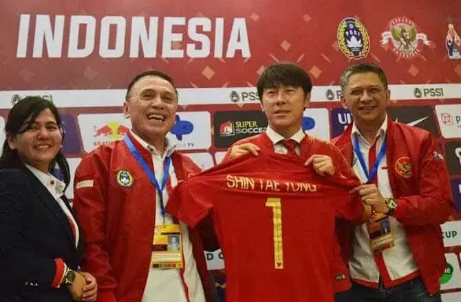 Dikontrak 4 Tahun, Shin Tae-yong Fokus Tangani Timnas Senior dan U-20 Dikontrak 4 Tahun, Shin Tae-yong Fokus Tangani Timnas Senior dan U-20