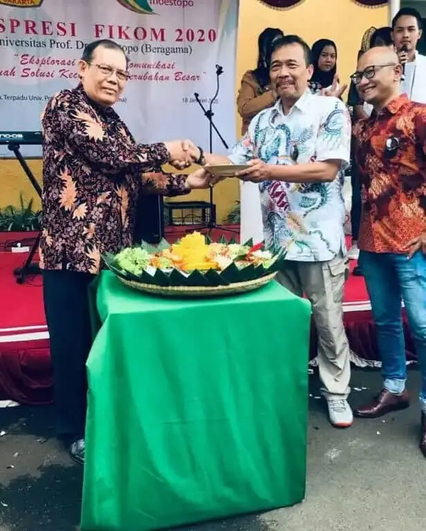 55 Tahun Fikom Moestopo Melalui Ekspresi Komunikasi 55 Tahun Fikom Moestopo Melalui Ekspresi Komunikasi