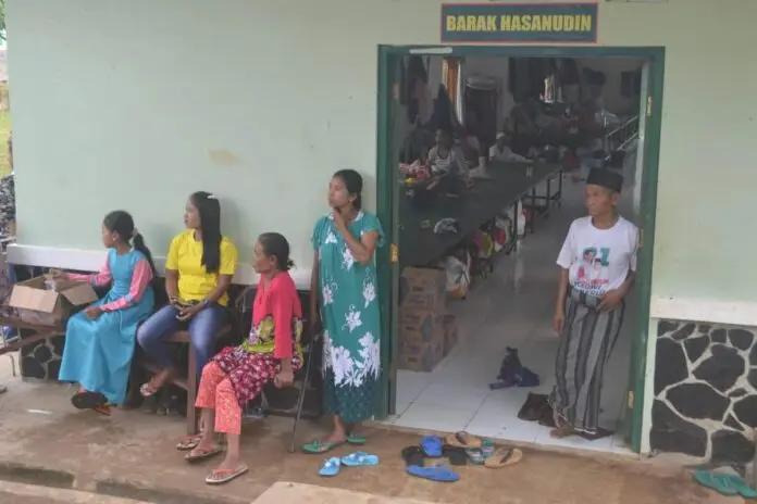 Pengungsi Bencana Alam Lebak Bertahan di Sekolah Militer DODIKLATPUR Pengungsi Bencana Alam Lebak Bertahan di Sekolah Militer DODIKLATPUR