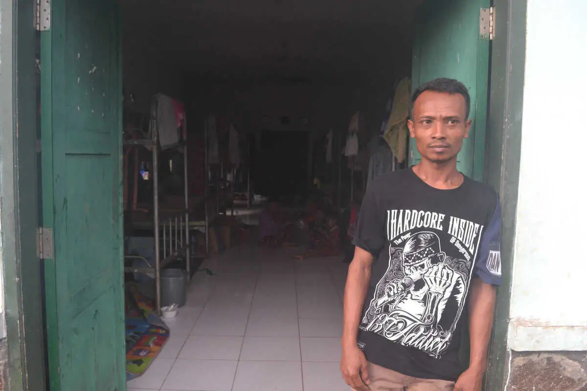 Pengungsi Bencana Alam Lebak Bertahan di Sekolah Militer DODIKLATPUR Pengungsi Bencana Alam Lebak Bertahan di Sekolah Militer DODIKLATPUR