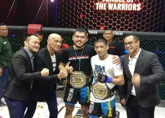 Dahsyat, Rama dan Angga Jadi Juara Baru One Pride MMA Dahsyat, Rama dan Angga Jadi Juara Baru One Pride MMA