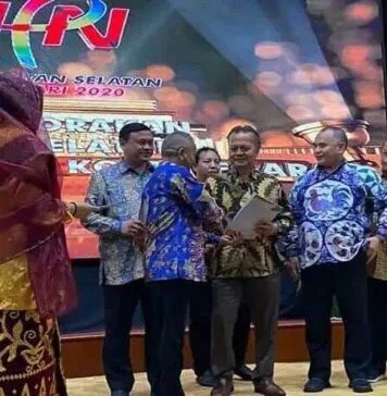 17 Wartawan Senior Terima PCNO dari PWI Pusat 17 Wartawan Senior Terima PCNO dari PWI Pusat