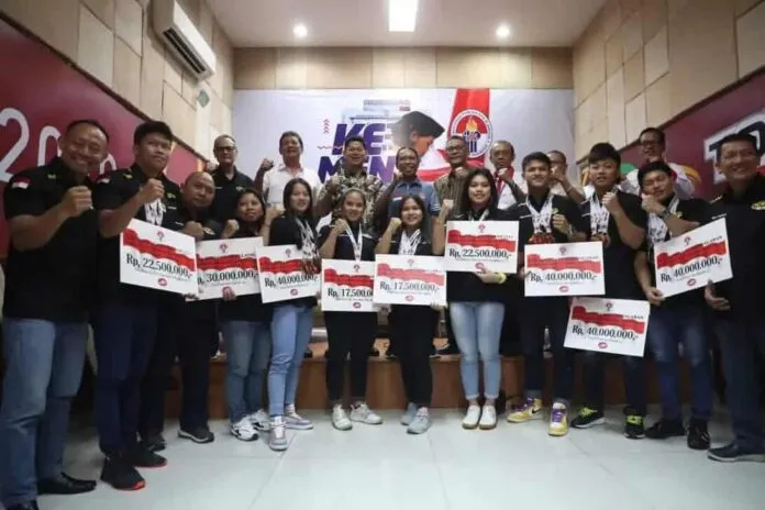 Kemenpora Guyur Bonus Beasiswa Atlet Junior Angkat Besi Kemenpora Guyur Bonus Beasiswa Atlet Junior Angkat Besi