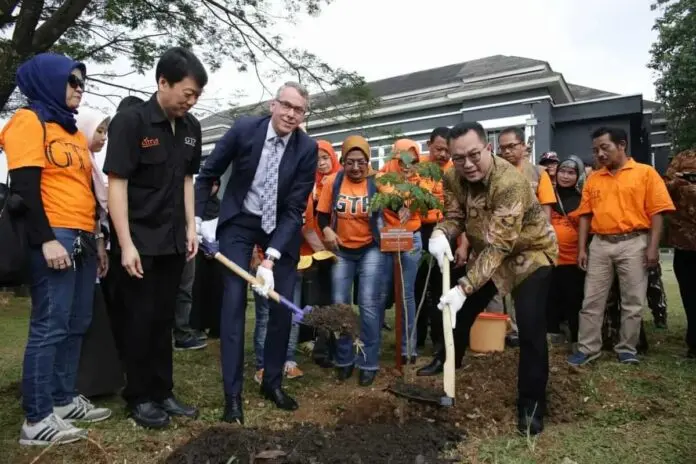 Jaringan Alumni Belanda di Indonesia Dukung Gerakan Tanam Pohon Jaringan Alumni Belanda di Indonesia Dukung Gerakan Tanam Pohon