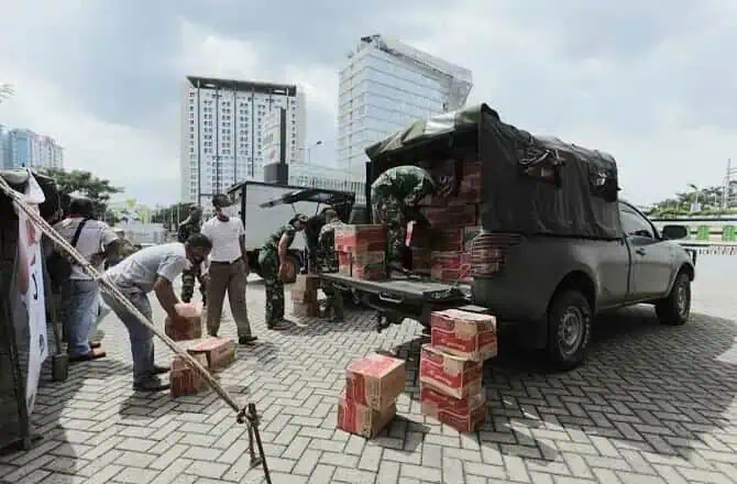 Lawan COVID-19, JHL Group Sumbang Ribuan Perlengkapan Medis untuk Berbagai Rumah Sakit di Tangerang Lawan COVID-19, JHL Group Sumbang Ribuan Perlengkapan Medis untuk Berbagai Rumah Sakit di Tangerang
