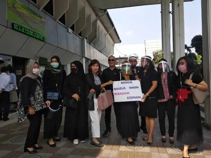 Ratusan Notaris dan PPAT DKI Jakarta Gelar Aksi di PN Jaksel Ratusan Notaris dan PPAT DKI Jakarta Gelar Aksi di PN Jaksel