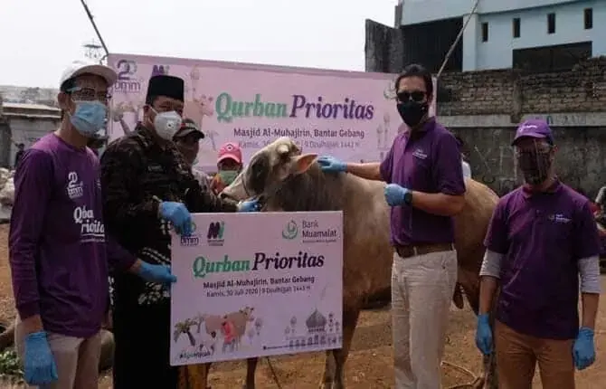 Bank Muamalat dan BMM Salurkan Daging Kurban Kepada Warga TPST Bantargebang Bank Muamalat dan BMM Salurkan Daging Kurban Kepada Warga TPST Bantargebang