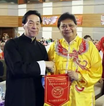 Dapat Penghargaan, Airlangga Hartarto Miliki Figur Pendekar Kungfu Sejati Dapat Penghargaan, Airlangga Hartarto Miliki Figur Pendekar Kungfu Sejati