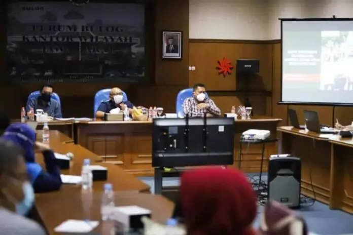 Tindaklanjut Temuan Beras Plastik, Kemensos Gelar Rapat Pastikan Kelancaran Penyaluran BSB di Jabar Tindaklanjut Temuan Beras Plastik, Kemensos Gelar Rapat Pastikan Kelancaran Penyaluran BSB di Jabar