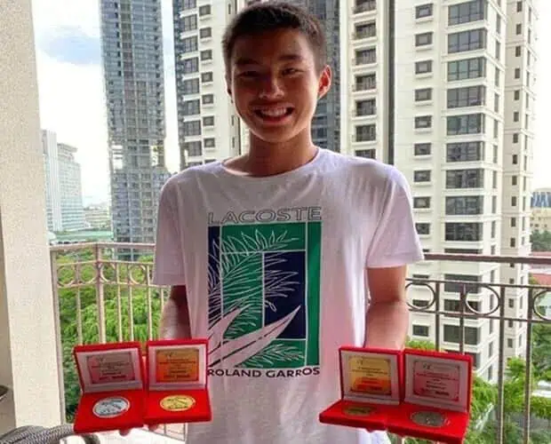 Nathan Borong Dua Gelar Juara di Singapura Nathan Borong Dua Gelar Juara di Singapura