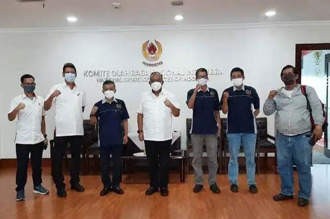 Marciano Norman Apresiasi Siwo PWI Pusat Gelar Golden Award Saat Covid-19 Marciano Norman Apresiasi Siwo PWI Pusat Gelar Golden Award Saat Covid-19