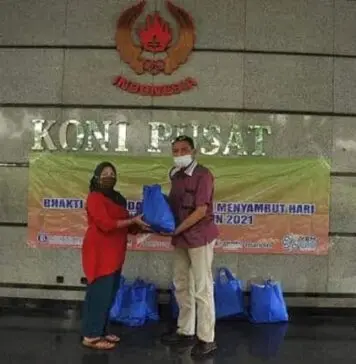 YIPO Bagikan Ratusan Paket Sembako YIPO Bagikan Ratusan Paket Sembako
