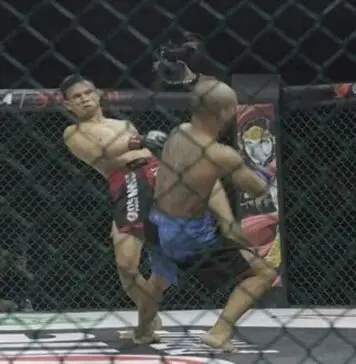 “Narae Chagi” Billy Pasulatan Hentikan Brandon Mamana “Narae Chagi” Billy Pasulatan Hentikan Brandon Mamana