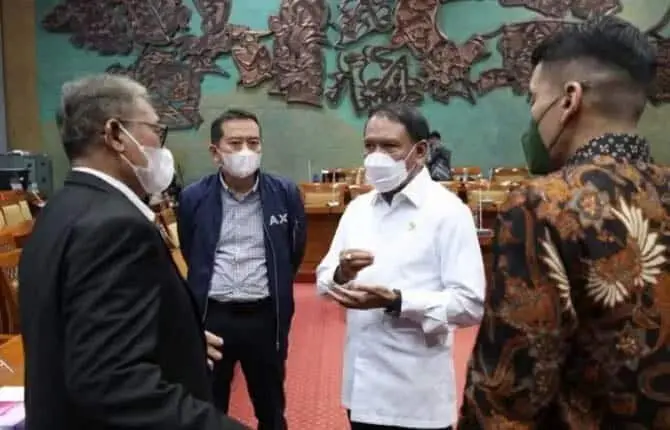 Menpora di DPR