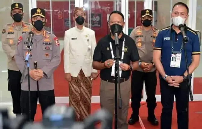 Suporter Tertib Nonton Dirumah, Menpora Amali Nilai Ini Dukungan Agar Kompetisi Bergulir Lagi Suporter Tertib Nonton Dirumah, Menpora Amali Nilai Ini Dukungan Agar Kompetisi Bergulir Lagi