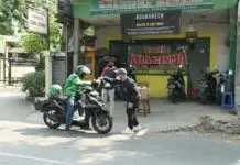 Peduli Nasib Pekerja Sektor Informal, Brand Fesyen Roughneck 1991 Gandeng Warteg Kharisma Bahari Salurkan 10 Ribu Paket Makanan