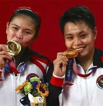 Greysia Polii/Apriyani Rahayu Raih Emas di Olimpiade Tokyo 2020 Greysia Polii/Apriyani Rahayu Raih Emas di Olimpiade Tokyo 2020