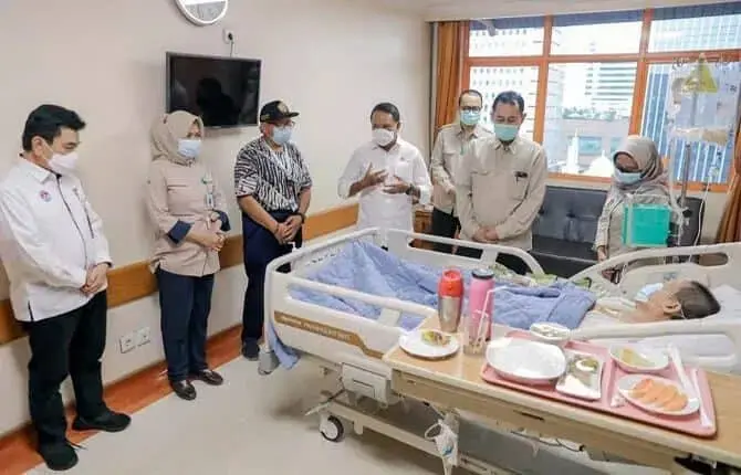 Menpora jenguk Verawaty Fadjrin