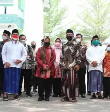 Serahkan Bantuan ke Kabupaten Majalengka, Mensos Risma Disambut Puisi