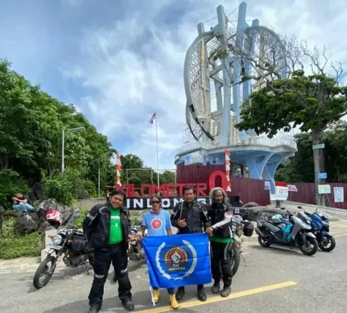Tim JKW-PWI Mulai Etape Bersejarah Kilometer 0 Kota Sabang. Tim JKW-PWI Mulai Etape Bersejarah Kilometer 0 Kota Sabang.
