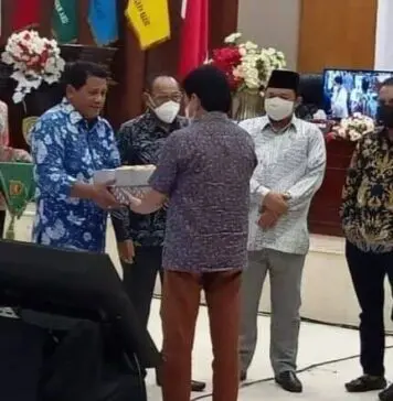 DPRD Maluku Terima Dokumen KUA-PPAS RAPBD Tahun 2022 dari Pemprov DPRD Maluku Terima Dokumen KUA-PPAS RAPBD Tahun 2022 dari Pemprov
