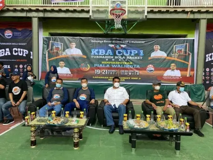 Bentuk Silaturahmi di Lapangan Basket Ala KBA SMPN 5 Makassar