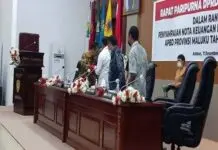 Pemprov Maluku Serahkan Nota Keuangan dan Ranperda APBD Tahun 2022 ke DPRD