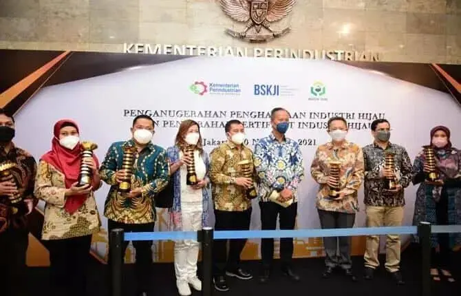 FajarPaper Kembali Raih Penghargaan Industri Hijau untuk Kali ke-6 dari Kemenperin FajarPaper Kembali Raih Penghargaan Industri Hijau untuk Kali ke-6 dari Kemenperin