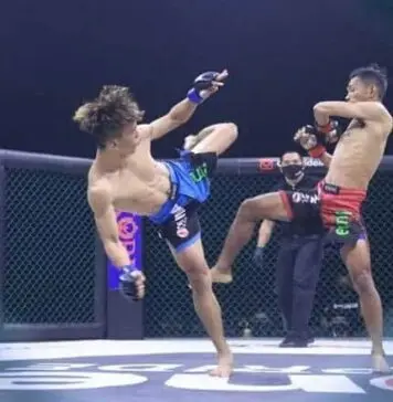 Novan Kaunang  Rebut Sabuk Juara Kelas Atomweight