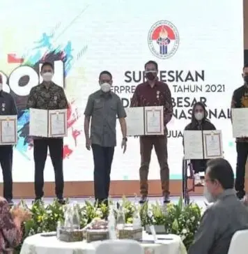 Menpora Berikan Satya Lancana Dharma Olahraga Menpora Berikan Satya Lancana Dharma Olahraga