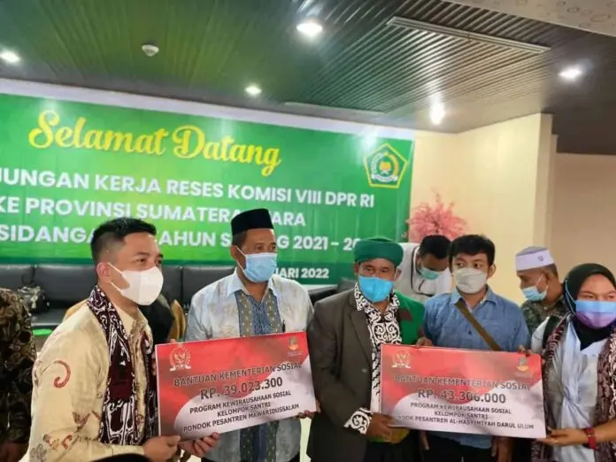 Komisi VIII DPR-RI dan Kemensos Dorong Pencairan Bansos di Labuan Bajo dan Medan Komisi VIII DPR-RI dan Kemensos Dorong Pencairan Bansos di Labuan Bajo dan Medan