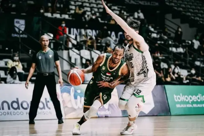 Dewa United, Menangi Derbi Surabaya