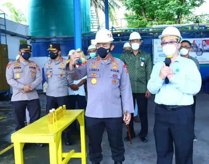 Tinjau Pabrik Minyak Goreng di Bali, Kapolri Pastikan Stok dan Harga Sesuai HET Dipasaran Tinjau Pabrik Minyak Goreng di Bali, Kapolri Pastikan Stok dan Harga Sesuai HET Dipasaran
