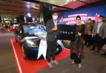 BNI Serahkan Hadiah Utama Mobil Listrik Mewah Tesla Kepada Pemenang Undian