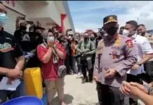 Saat Para Pedagang Pasar Luapkan Kegembiraan ke Kapolri Karena Tersedianya Stok Minyak Curah