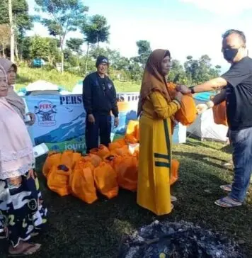 Donasi Bakrie Amanah di Acara Turing Gas Tipis tipis ke Gunung Bunder