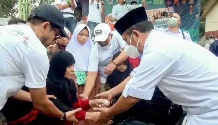 Bakrie Amanah Tebar Santunan Lebaran untuk Ratusan Anak Yatim dan Du’afa di Garut dan Sumedang Bakrie Amanah Tebar Santunan Lebaran untuk Ratusan Anak Yatim dan Du’afa di Garut dan Sumedang