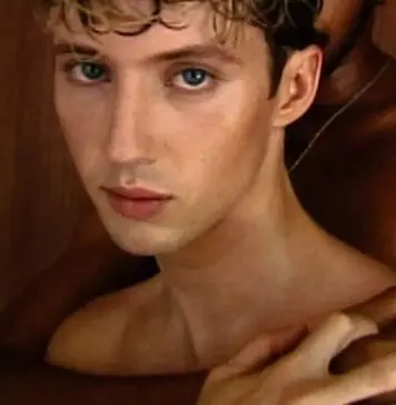 Lirik Lagu Angel Baby dan Terjemahan - Troye Sivan