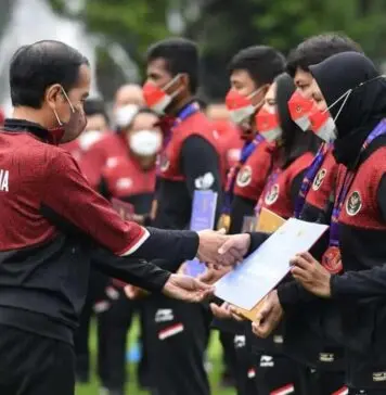 Presiden Jokowi Serahkan Bonus Atlet Peraih Medali SEA Games 2022 Vietnam