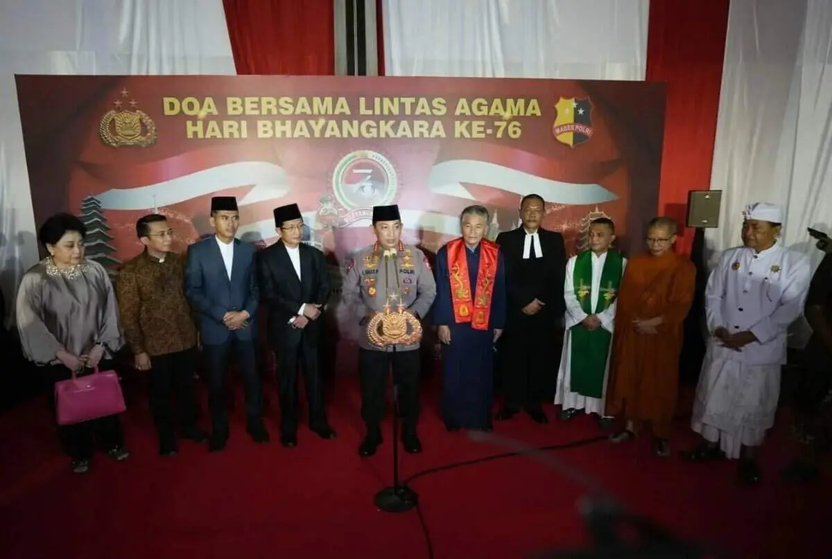 Doa Lintas Agama dari Polri untuk Indonesia yang Lebih Baik Doa Lintas Agama dari Polri untuk Indonesia yang Lebih Baik