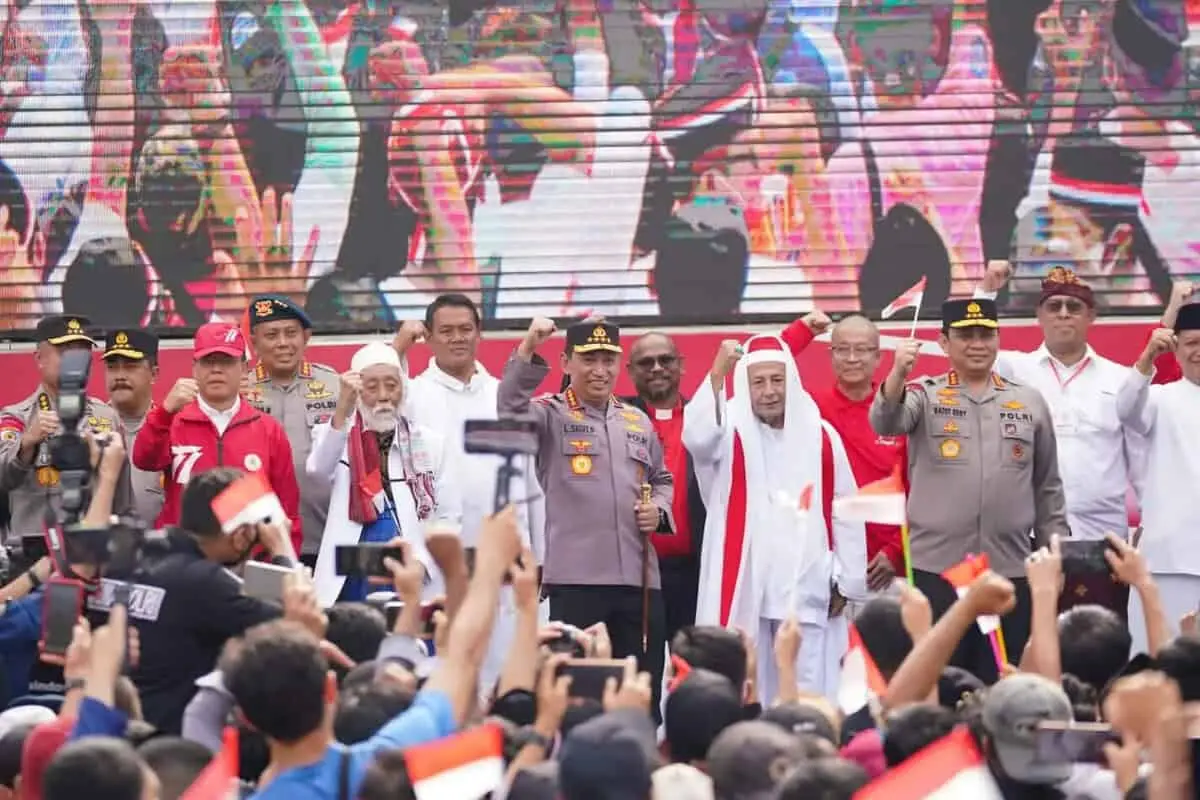 Kirab Merah Putih, Kapolri: Jaga Semangat Persatuan untuk Menuju Indonesia Emas 2045 Kirab Merah Putih, Kapolri: Jaga Semangat Persatuan untuk Menuju Indonesia Emas 2045