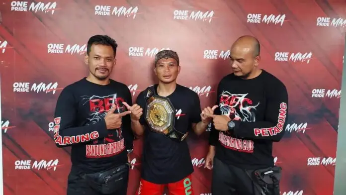 One Pride MMA FN 63: Xie Bin Buat Angga Tak Berkutik, Gugun Buktikan Raja Kelas Bantam One Pride MMA FN 63: Xie Bin Buat Angga Tak Berkutik, Gugun Buktikan Raja Kelas Bantam