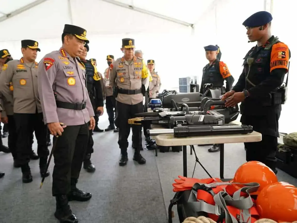 Cek Peralatan dan Kesiapan Personel, Kapolri: Semua Tergelar dengan Baik Cek Peralatan dan Kesiapan Personel, Kapolri: Semua Tergelar dengan Baik