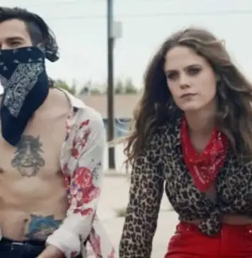 Lirik Lagu Robbers dan Terjemahan – The 1975 Lirik Lagu Robbers dan Terjemahan - The 1975