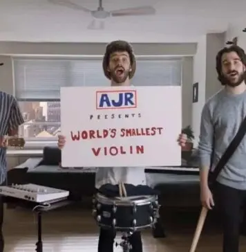 Lirik Lagu World’s Smallest Violin dan Terjemahan – AJR (I’ll Blow Up Into Smithereens) Lirik Lagu World's Smallest Violin dan Terjemahan - AJR (I'll Blow Up Into Smithereens)