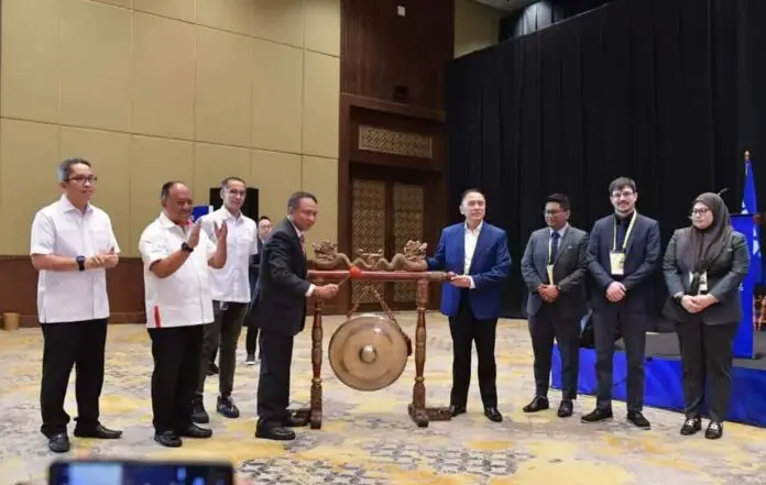 Menpora Akui Perjuangan Iwan Bule Cukup Berat Pimpin PSSI Menpora Akui Perjuangan Iwan Bule Cukup Berat Pimpin PSSI
