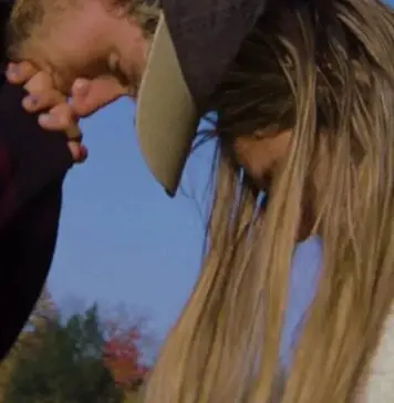 Lirik Lagu This Is How You Fall In Love dan Terjemahan – Jeremy Zucker, Chelsea Cutler Lirik Lagu This Is How You Fall In Love dan Terjemahan - Jeremy Zucker, Chelsea Cutler